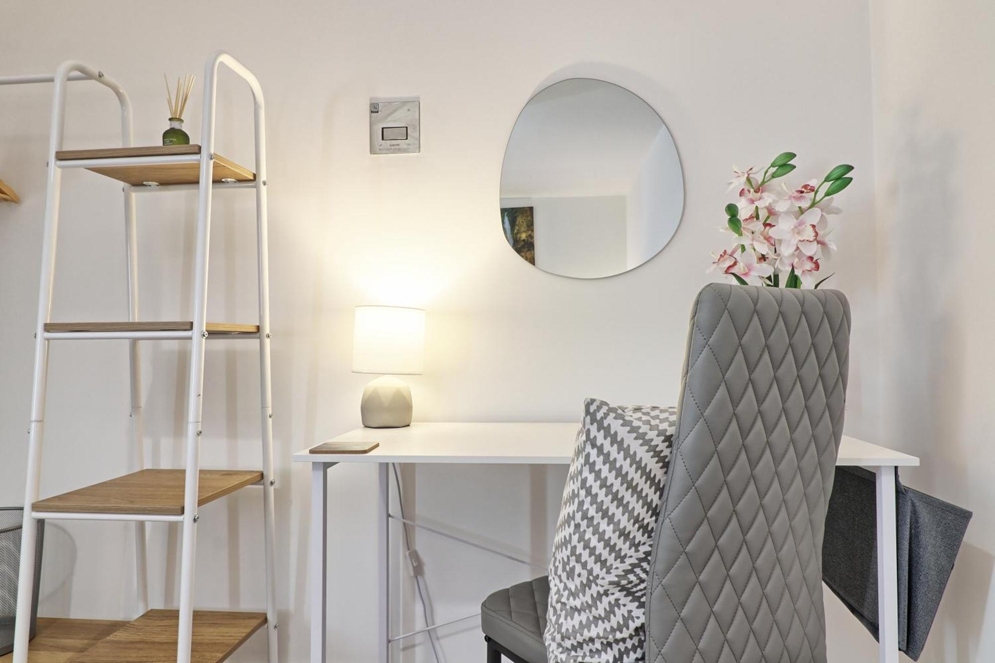 Writtle Massive 4 Bedroom Apartment With Parking In Gorgeous Countryside Location & Short Drive To Chelmsford City Centre Contractors Welcome Exteriér fotografie