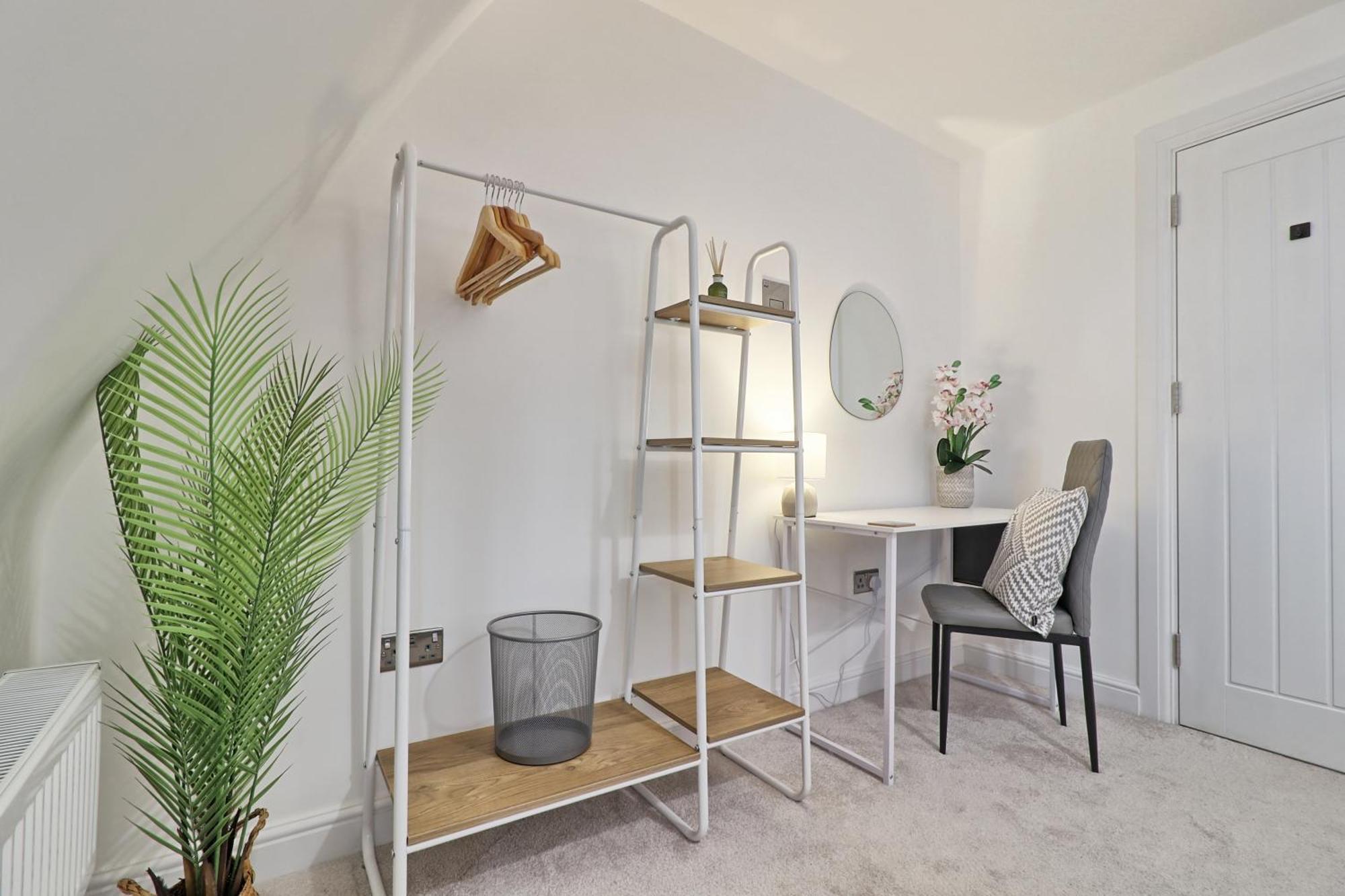 Writtle Massive 4 Bedroom Apartment With Parking In Gorgeous Countryside Location & Short Drive To Chelmsford City Centre Contractors Welcome Exteriér fotografie