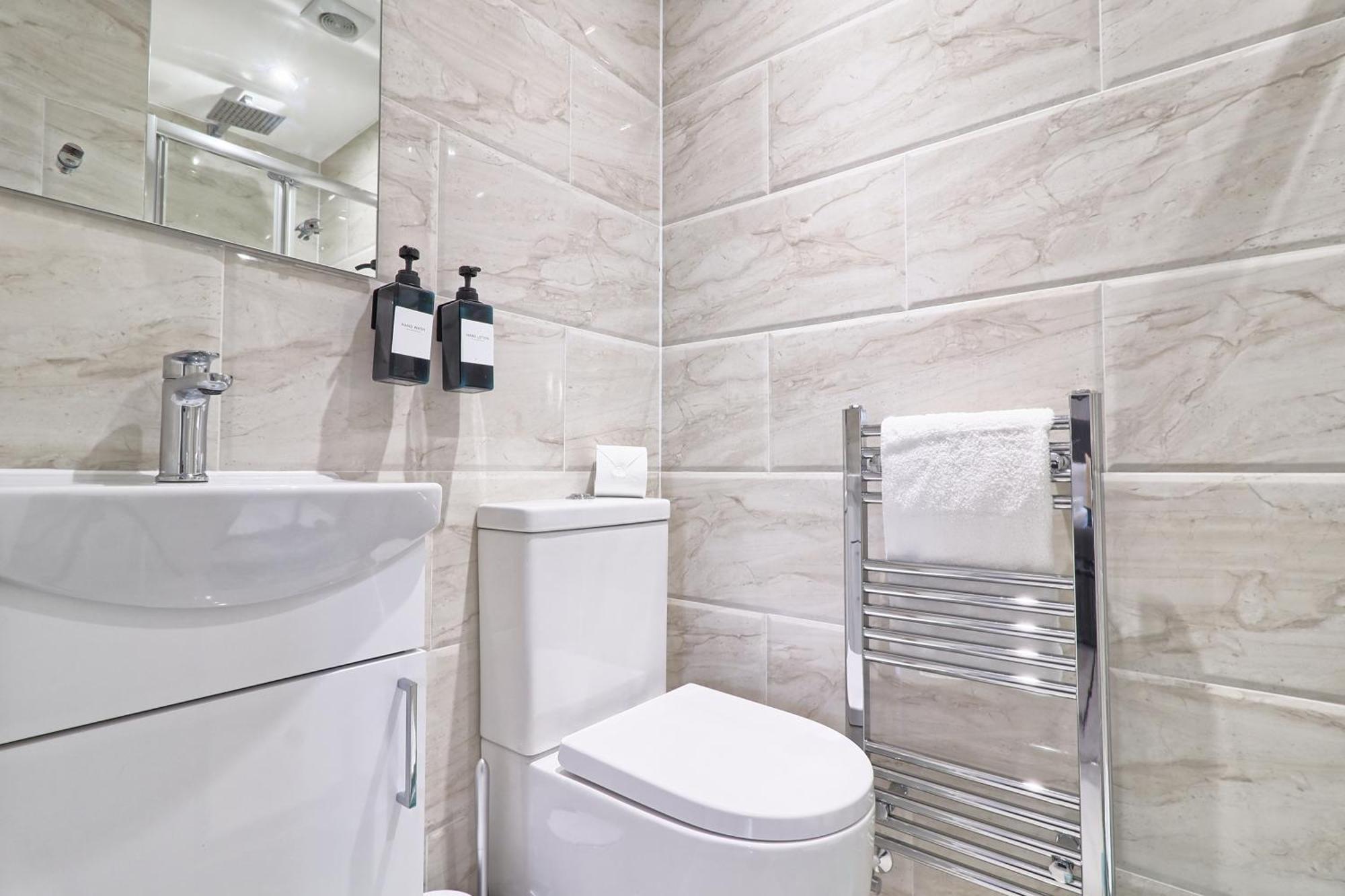 Writtle Massive 4 Bedroom Apartment With Parking In Gorgeous Countryside Location & Short Drive To Chelmsford City Centre Contractors Welcome Exteriér fotografie