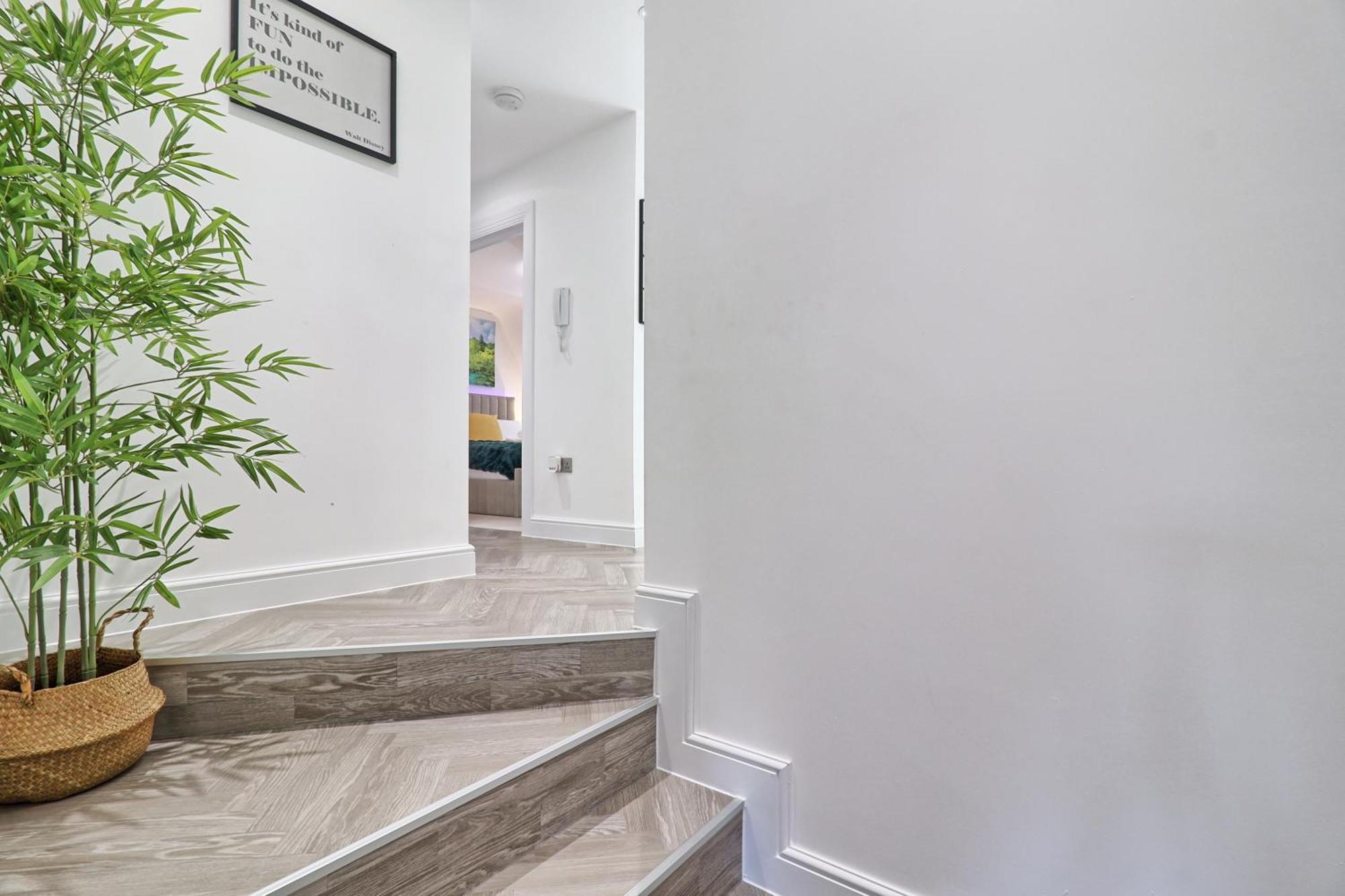 Writtle Massive 4 Bedroom Apartment With Parking In Gorgeous Countryside Location & Short Drive To Chelmsford City Centre Contractors Welcome Exteriér fotografie