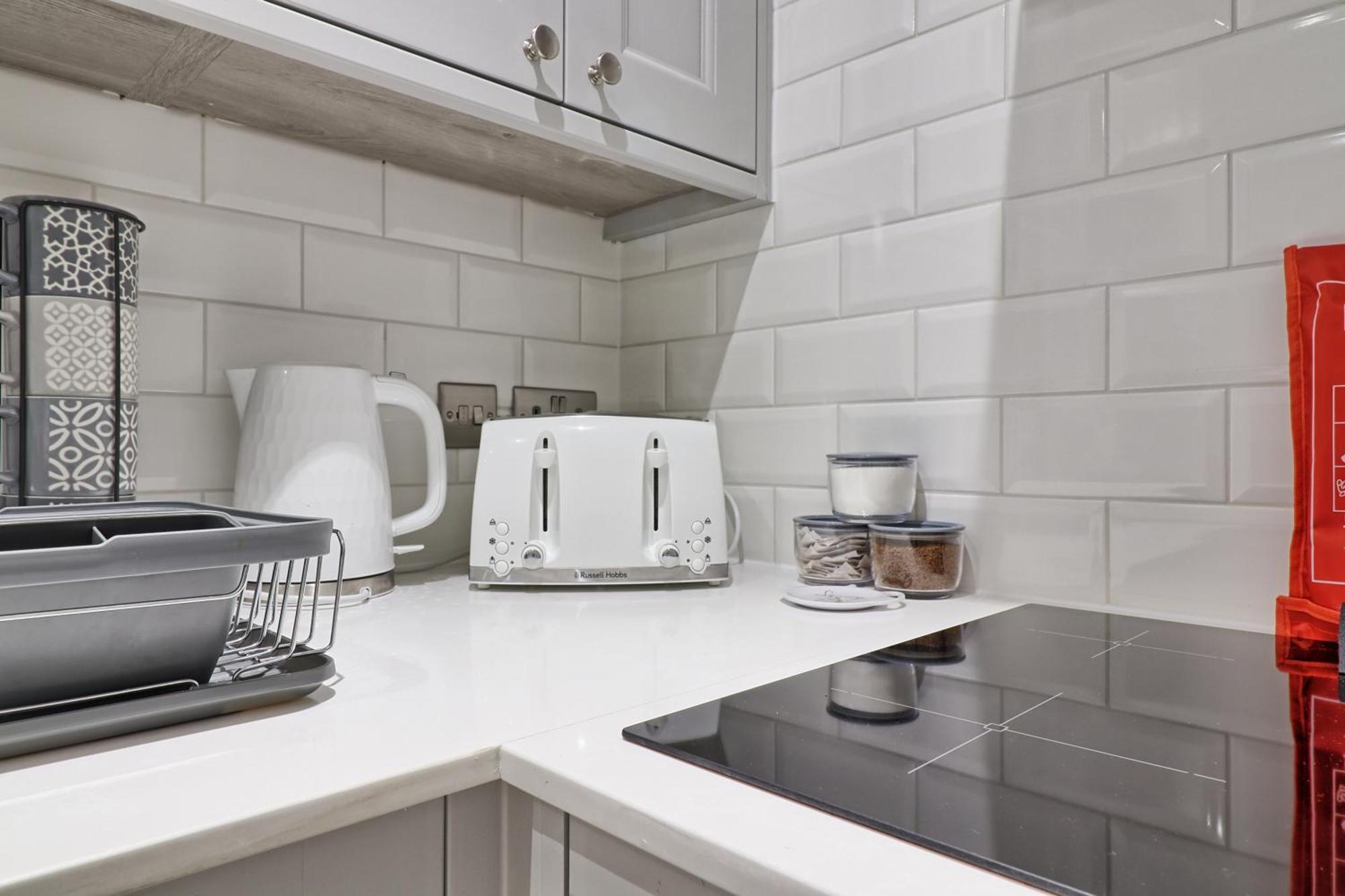 Writtle Massive 4 Bedroom Apartment With Parking In Gorgeous Countryside Location & Short Drive To Chelmsford City Centre Contractors Welcome Exteriér fotografie